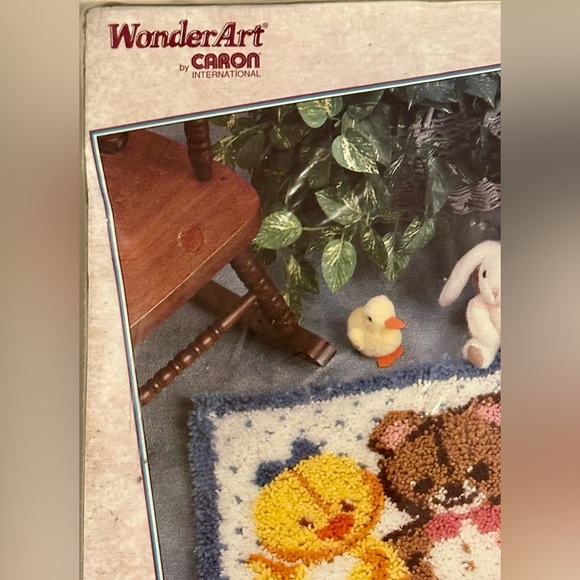 Vintage 20” x 22” Wonderart Latch Hook Rug Craft Kit Complete with/ Canvas Yarn - Picture 2 of 7